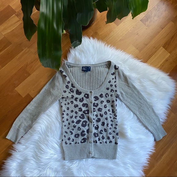 AMERICAN EAGLE Gray Leopard Button Up Cardigan - Picture 1 of 9